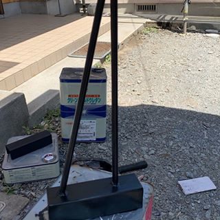 ペンダントの持ち出しブラケットを鉄骨所でつくってもらったよ

#ペンダント#コイズミ照明#鉄工所#造作#塗装#持ち出しブラケット#黒色#黒の塗装